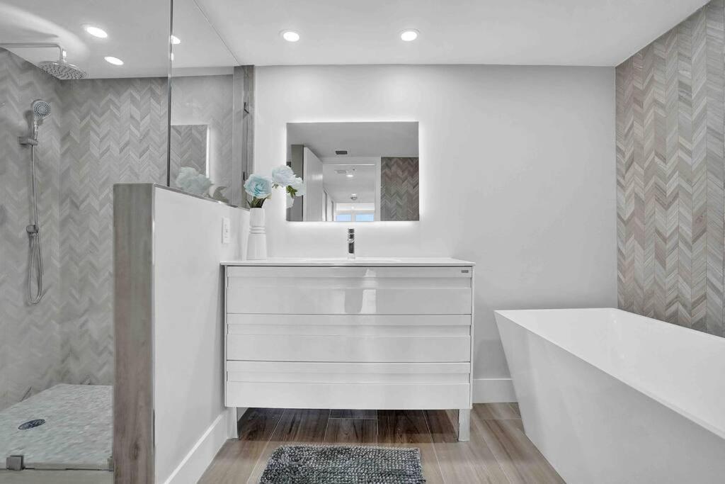 Big Energy! Water Views And Newly Renovated! Apartamento Miami
